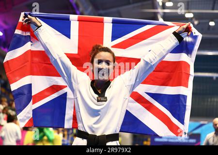 Krynica Zdroj Arena, Polen. 24. Juni 2023. Jade Jones aus Großbritannien reagiert auf den Gewinn des Goldmedaillenwettbewerbs im Taekwondo Women's -57kg bei den Europaspielen 2023 in Krynica-Zdroj, Polen. Kredit: Mickael Chavet/Alamy Live News Stockfoto