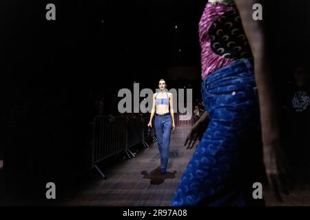 Paris, Frankreich. 24. Juni 2023. MARINE SERRE Spring Summer 2024 Runway während der Paris Fashion Week am 2023. Juni - Paris; Frankreich 24/06/2023 Gutschein: dpa/Alamy Live News Stockfoto