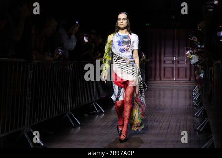 Paris, Frankreich. 24. Juni 2023. MARINE SERRE Spring Summer 2024 Runway während der Paris Fashion Week am 2023. Juni - Paris; Frankreich 24/06/2023 Gutschein: dpa/Alamy Live News Stockfoto