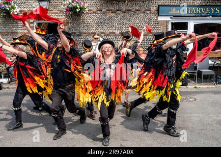 Blackpowder Morris tritt beim Sussex Day of Dance Event in Lewes, East Sussex, Großbritannien, auf. Stockfoto