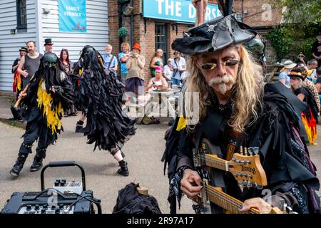 Morris-Tänzer treten beim Sussex Day of Dance Event in Lewes, East Sussex, Großbritannien, auf. Stockfoto