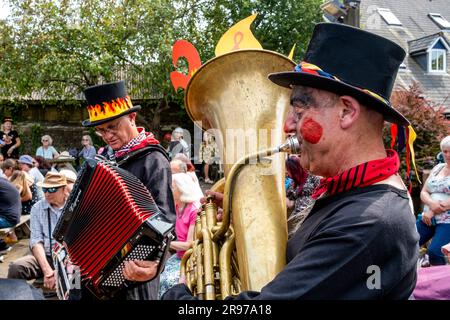 Morris Dancing Musiker treten auf dem Sussex Day of Dance Event in Lewes, East Sussex, Großbritannien, auf. Stockfoto