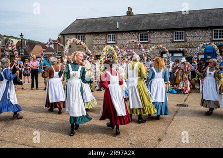 The Knots of May Morris Team der Frauen tritt beim Sussex Day of Dance Event in Lewes, East Sussex, Großbritannien, auf. Stockfoto