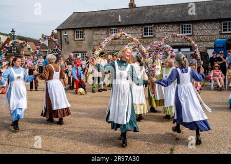 The Knots of May Morris Team der Frauen tritt beim Sussex Day of Dance Event in Lewes, East Sussex, Großbritannien, auf. Stockfoto