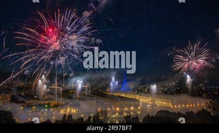 Turin, Italien. 25. Juni 2023 Ein Feuerwerk explodiert während einer Pyrotechnik-Show, die Teil der Feier für St. ist John's Day. Die Geburt von Johannes dem Täufer (San Giovanni Battista) wird jährlich am 24. Begangen und ist ein Feiertag in Turin als St. John ist der schutzpatron der Stadt. Kredit: Nicolò Campo/Alamy Live News Stockfoto