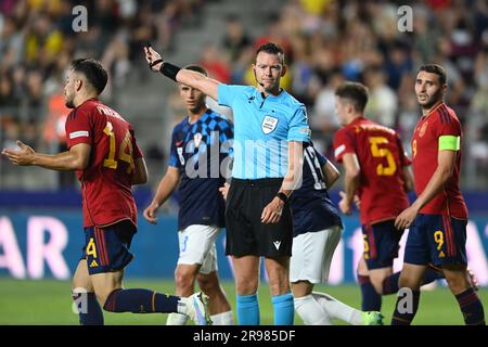 Bukarest, Rumänien. 24. Juni 2023. Ringrichter Allard Lindhout beim UEFA-21 Europameisterschaftsspiel der Gruppe B zwischen Spanien und Kroatien im Giulesti Stadium in Bukarest, Rumänien, am 24. Juni 2023. Foto: Eduard Vinatoru/PIXSELL Credit: Pixsell/Alamy Live News Stockfoto