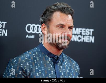 München, Deutschland. 23. Juni 2023. Stephan Luca, Schauspieler, kommt zur Eröffnung des Münchner Filmfestivals auf die Gasteig HP8. Das Filmfestival wird dieses Jahr mit dem Film „die persische Version“ eröffnet und zeigt bis 01.07.2023 Filme aus der ganzen Welt. Kredit: Sven Hoppe/dpa/Alamy Live News Stockfoto