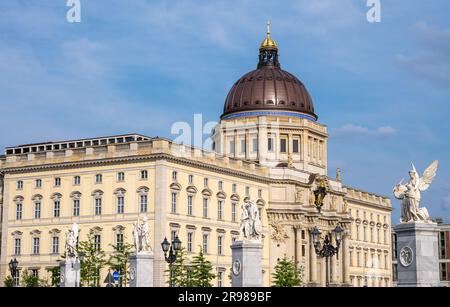 Der rekonstruierte Stadtpalast in Berlin an einem sonnigen Tag Stockfoto