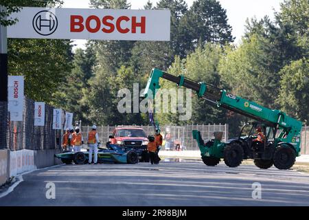 51 MULLER Nico (Hg), Team ABT - CUPRA, Spark-Mahindra, Mahindra M9-Electro, Action, Unfall, Sortie de Piste, Crash, während des 2023 Southwire Portland ePrix, 9. Treffens der ABB FIA Formel E Weltmeisterschaft 2022-23, auf dem Portland International Raceway vom 22. Bis 24. Juni 2023 in Portland, Vereinigte Staaten von Amerika Kredit: Independent Photo Agency Srl/Alamy Live News Stockfoto