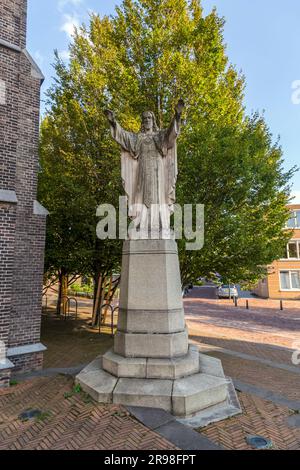 Schiedam, Niederlande - 8. Okt. 2021: Außenansicht der Basilika St. Liduina und unsere Frau vom Rosenkranz, eine neogotische römisch-katholische Kirche in SC Stockfoto