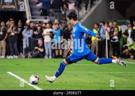 Vancouver Whitecaps Torwart Yohei Takaoka (18) während eines MLS-Spiels gegen den LAFC am Samstag, den 24. Juni 2023, im BMO Stadium in Los Angeles, Kalifornien Stockfoto