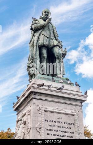 Den Haag, Niederlande - 7. Oktober 2021: Statue von Willem I., Willem Frederik, Prinz von Orange-Nassau war ein Prinz von Orange und der erste König Stockfoto