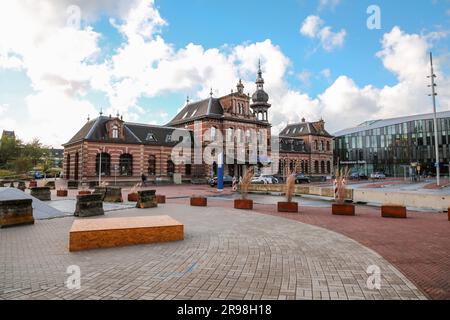 Delft, Niederlande, 5. Oktober 2021: Der alte Bahnhof von Delft, Delft Pavarotti in Geemente, Delft, Niederlande. Stockfoto