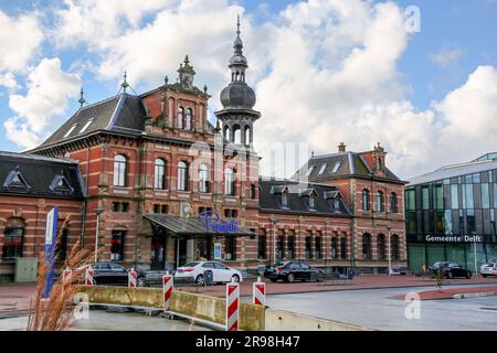 Delft, Niederlande, 5. Oktober 2021: Der alte Bahnhof von Delft, Delft Pavarotti in Geemente, Delft, Niederlande. Stockfoto