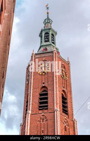 Die große Kirche oder St. Die James' Church (auf Niederländisch, Grote Kerk oder Sint-Jacobskerk, ist eine protestantische Kirche in Den Haag. Stockfoto