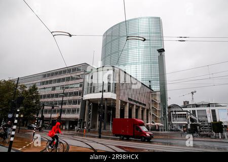 Rotterdam, NL - 6. Okt 2021: Beurs World Trade Center ist ein großes Geschäftszentrum mit ca. 200 Büros am Coolsingel und Beurspl Stockfoto