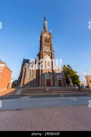 Schiedam, Niederlande - 8. Okt. 2021: Außenansicht der Basilika St. Liduina und unsere Frau vom Rosenkranz, eine neogotische römisch-katholische Kirche in SC Stockfoto