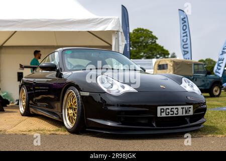 2003 Porsche 911 GT3 „PG53 TWF“ auf dem Bicester Flywheel, das am 17. Juni 2023 im Bicester Heritage Centre stattfindet. Stockfoto