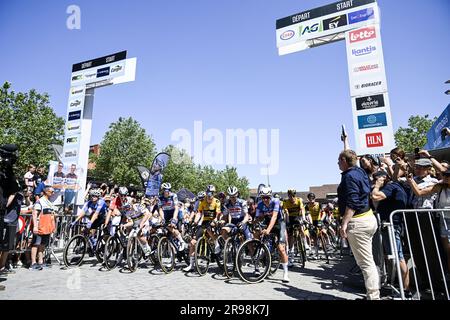 Izegem, Belgien. 25. Juni 2023. Die Abbildung zeigt den Beginn des Herrenrenrenrenrenrenrenrenrenrennen der belgischen Radmeisterschaft, 230 km, 7 km, in Izegem, am Sonntag, den 25. Juni 2023. BELGA FOTO TOM GOYVAERTS Kredit: Belga News Agency/Alamy Live News Stockfoto