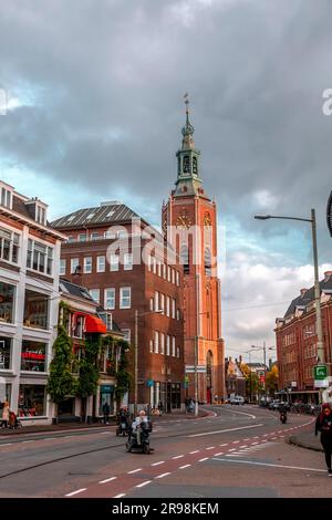 Den Haag, NL - 7. Okt. 2021: Die große Kirche oder St. James' Church (auf Niederländisch, Grote Kerk oder Sint-Jacobskerk, ist eine protestantische Kirche in der Ha Stockfoto