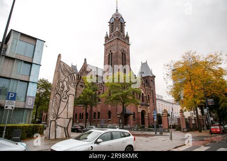 Rotterdam, Niederlande - 6. Oktober 2021: Die Arminius- oder Remonstrant-Kirche in Rotterdam. Erbaut zwischen 1895 und 1897. Monumentales Gebäude, Neo-r Stockfoto