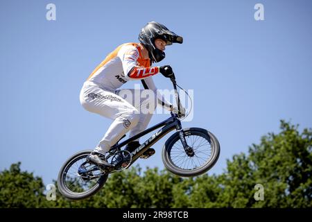 ARNHEM – Niek Kimmann in Aktion während der vierten Runde der BMX-Weltmeisterschaft. ANP ROBIN VAN LONKHUJSEN niederlande Out - belgien Out Credit: ANP/Alamy Live News Stockfoto