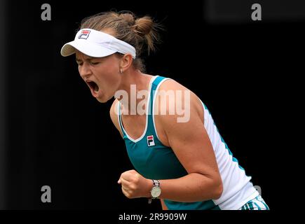 Die Barbora Krejcikova aus der Tschechischen Republik feiert einen Punkt am sechsten Tag des Rothesay Classic Birmingham im Edgbaston Priory Club. Foto: Samstag, 24. Juni 2023. Stockfoto