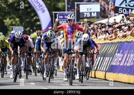 Izegem, Belgien. 25. Juni 2023. Die belgische Lotte Kopecky von SD Worx gewinnt am Sonntag, den 25. Juni 2023, das Frauenelitenrennen der belgischen Radmeisterschaft, 134 km, 2 km, in Izegem. BELGA FOTO TOM GOYVAERTS Kredit: Belga News Agency/Alamy Live News Stockfoto