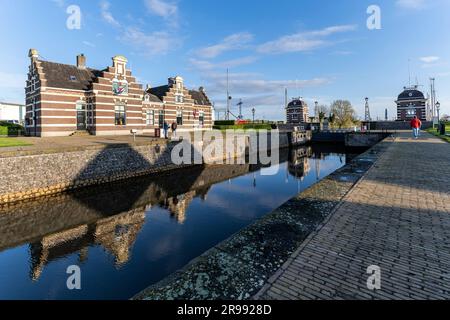 Historisches Lemstersluis, ein Fallschloss in Lemmer, Niederlande Stockfoto
