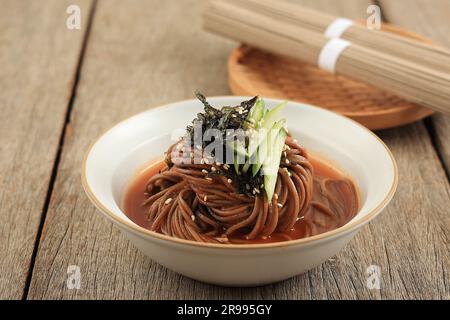 Makguksu, Kalte Buchweizennudeln, Traditionelle Koreanische Speisen Stockfoto