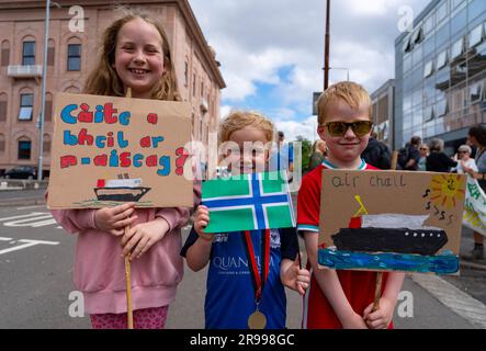 Glasgow, 24. Juni. Demonstration in Glasgow durch die Glasgow Gaels Group und Inselbewohner von South Uist, die bessere Fährdienste nach South Uist forderten. Stockfoto