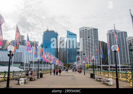 Sydney, Australien, 26. März 2023: Blick auf die Pyrmont Bridge in Darling Harbour, einem Hafen neben dem Stadtzentrum von Sydney, New South Wales. Stockfoto