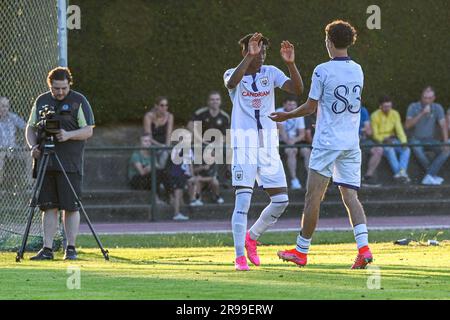 Oudenaarde, Belgien. 24. Juni 2023. Nilson Angulo (32) von RSC Anderlecht erzielt 0-5 Punkte und Anderlecht kann während der Vorbereitungen für die Saison 2023-2024 am Samstag, den 24. Juni 2023 in Oudenaarde, Belgien, bei einem freundlichen Fußballspiel zwischen KSV Oudenaarde und RSC Anderlecht feiern. PHOTO STIJN AUDOOREN | Kredit: Sportpix/Alamy Live News Stockfoto