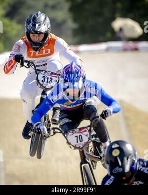 ARNHEM – Niek Kimmann in Aktion während der vierten Runde der BMX-Weltmeisterschaft. ANP ROBIN VAN LONKHUIJSEN niederlande Out - belgien Out Credit: ANP/Alamy Live News Stockfoto