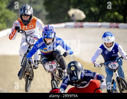 ARNHEM – Niek Kimmann in Aktion während der vierten Runde der BMX-Weltmeisterschaft. ANP ROBIN VAN LONKHUIJSEN niederlande Out - belgien Out Credit: ANP/Alamy Live News Stockfoto