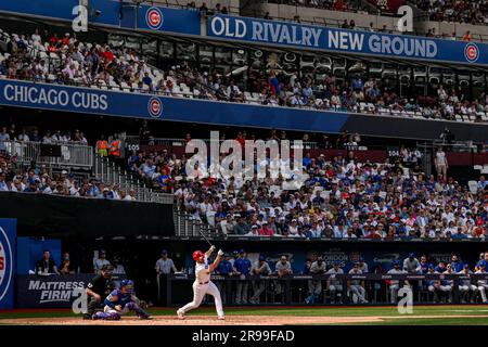 London, Großbritannien. 25. Juni 2023. St. Louis Cardinals schlägt während des 2023 stattfindenden Spiels der MLB London Series St. Louis Cardinals vs Chicago Cubs at London Stadium, London, Großbritannien, 25. Juni 2023 (Foto von Craig Thomas/News Images) in London, Großbritannien, am 6./25. Juni 2023. (Foto: Craig Thomas/News Images/Sipa USA) Guthaben: SIPA USA/Alamy Live News Stockfoto