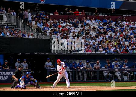 London, Großbritannien. 25. Juni 2023. St. Louis Cardinals schlägt während des 2023 stattfindenden Spiels der MLB London Series St. Louis Cardinals vs Chicago Cubs at London Stadium, London, Großbritannien, 25. Juni 2023 (Foto von Craig Thomas/News Images) in London, Großbritannien, am 6./25. Juni 2023. (Foto: Craig Thomas/News Images/Sipa USA) Guthaben: SIPA USA/Alamy Live News Stockfoto