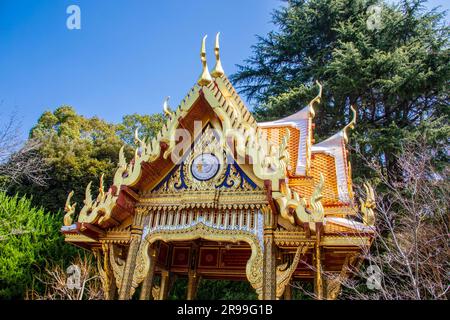 Tokio, Japan, 11. März 2023: Dieser thailändische Pavillon (Sala Thai) im Zoo von Ueno ist ein Geschenk der königlichen thailändischen Regierung anlässlich des 120. Jahrestags Stockfoto