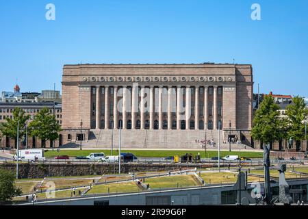 Eduskuntatalo, das Parlamentsgebäude, entworfen von Johan Sirén und 1931 an einem sonnigen Sommertag in Helsinki, Finnland, erbaut Stockfoto