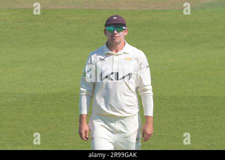 London, Großbritannien. 25. Juni 2023. Surreys Tom Latham, während Surrey Lancashire bei der County Championship im Kia Oval antritt, am ersten Tag. Kredit: David Rowe/Alamy Live News Stockfoto