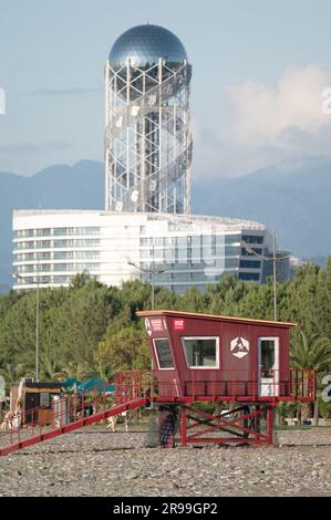 Batumi, Georgia. 24. Juni 2023. Hochhäuser und Hotels an der Schwarzmeerpromenade. Kredit: Sebastian Kahnert/dpa/Alamy Live News Stockfoto