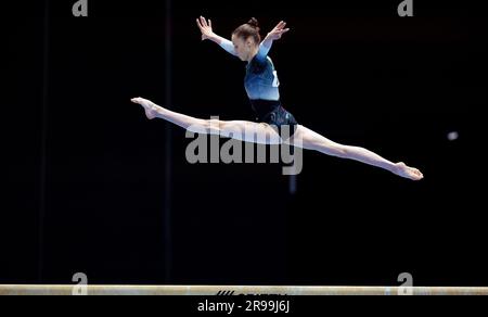 ROTTERDAM - Naomi Visser im Apparat-Finale bei den Nationalen Turnmeisterschaften in Ahoy. ANP IRIS VAN DEN BROEK niederlande raus - belgien raus Stockfoto