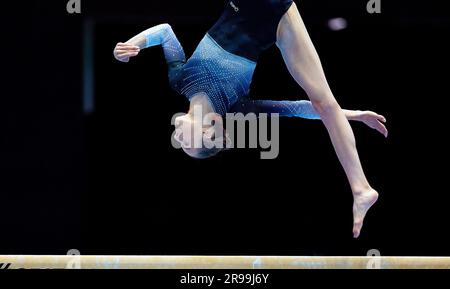 ROTTERDAM - Naomi Visser im Apparat-Finale bei den Nationalen Turnmeisterschaften in Ahoy. ANP IRIS VANDEN BROEK Stockfoto