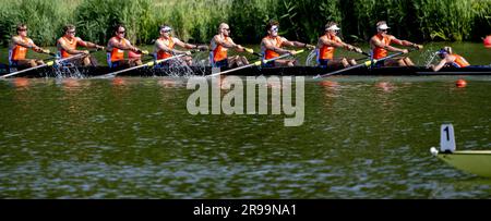 AMSTELVEEN - Guus Mollee (Bug), Olav Molenaar, Jan van der Bij, Guillaume Krommenhoek, Sander de Graaf, Jacob van de Kerkhof, Gert-Jan van Doorn, Mick Makker (Stroke), Dieuwke Fetter (Steer) in Aktion während des Finales Holland Acht - M8+ beim Royal Holland Cup. Die Regatta findet im Amsterdamse Bos statt. ANP ROBIN UTRECHT Stockfoto