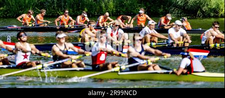 AMSTELVEEN - Guus Mollee (Bug), Olav Molenaar, Jan van der Bij, Guillaume Krommenhoek, Sander de Graaf, Jacob van de Kerkhof, Gert-Jan van Doorn, Mick Makker (Stroke), Dieuwke Fetter (Steer) in Aktion während des Finales Holland Acht - M8+ beim Royal Holland Cup. Die Regatta findet im Amsterdamse Bos statt. ANP ROBIN UTRECHT Stockfoto