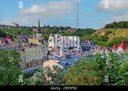 Gehobene Stadt farbenfrohe Vozdvizhenka-Straßengebäude der Stadt Kiew in der Ukraine Stockfoto