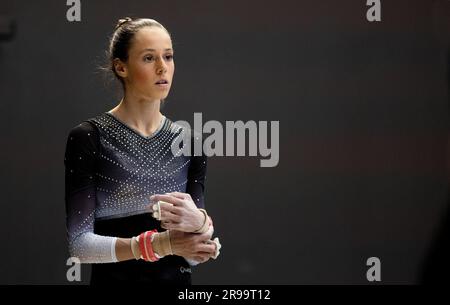 ROTTERDAM - Naomi Visser während der apparativen Endbrücke der NK-Gymnastik in Ahoy. ANP IRIS VANDEN BROEK Stockfoto