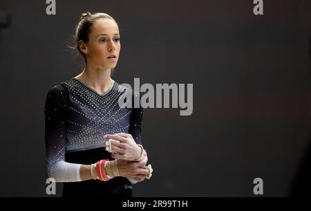 ROTTERDAM - Naomi Visser während der apparativen Endbrücke der NK-Gymnastik in Ahoy. ANP IRIS VAN DEN BROEK niederlande raus - belgien raus Stockfoto