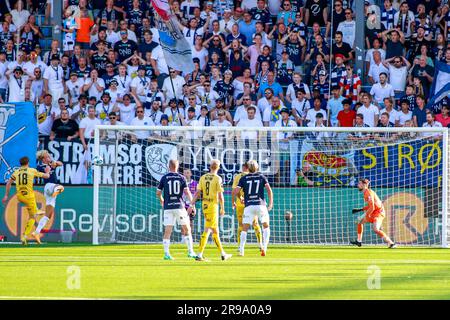 Drammen, Norwegen, 25. Juni 2023. Strømsgodsets Jonatan Braut Brunes erzielte 1-0 Punkte im Spiel zwischen Strømsgodset und Bodø/Glimt im Marienlyst-Stadion in Drammen. Quelle: Frode Arnesen/Alamy Live News Stockfoto