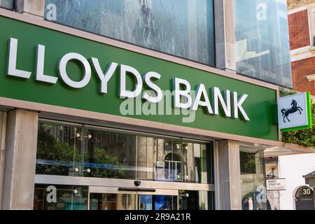 London, Großbritannien. 25. Juni 2023. Allgemeiner Blick auf DIE LLOYDS BANK in der Oxford Street. (Foto: Pietro Recchia/SOPA Images/Sipa USA) Guthaben: SIPA USA/Alamy Live News Stockfoto